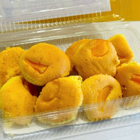 Bông lan trứng muối truyền thống - bánh nhỏ